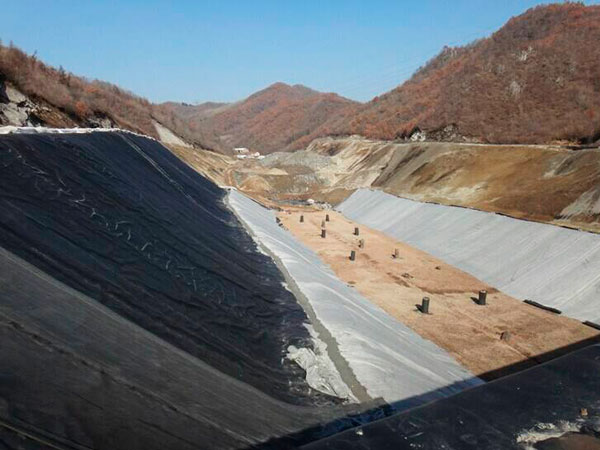 在尾礦庫中土工膜的施工安裝注意事項
