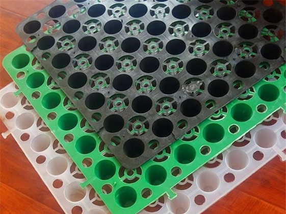 蓄排水板